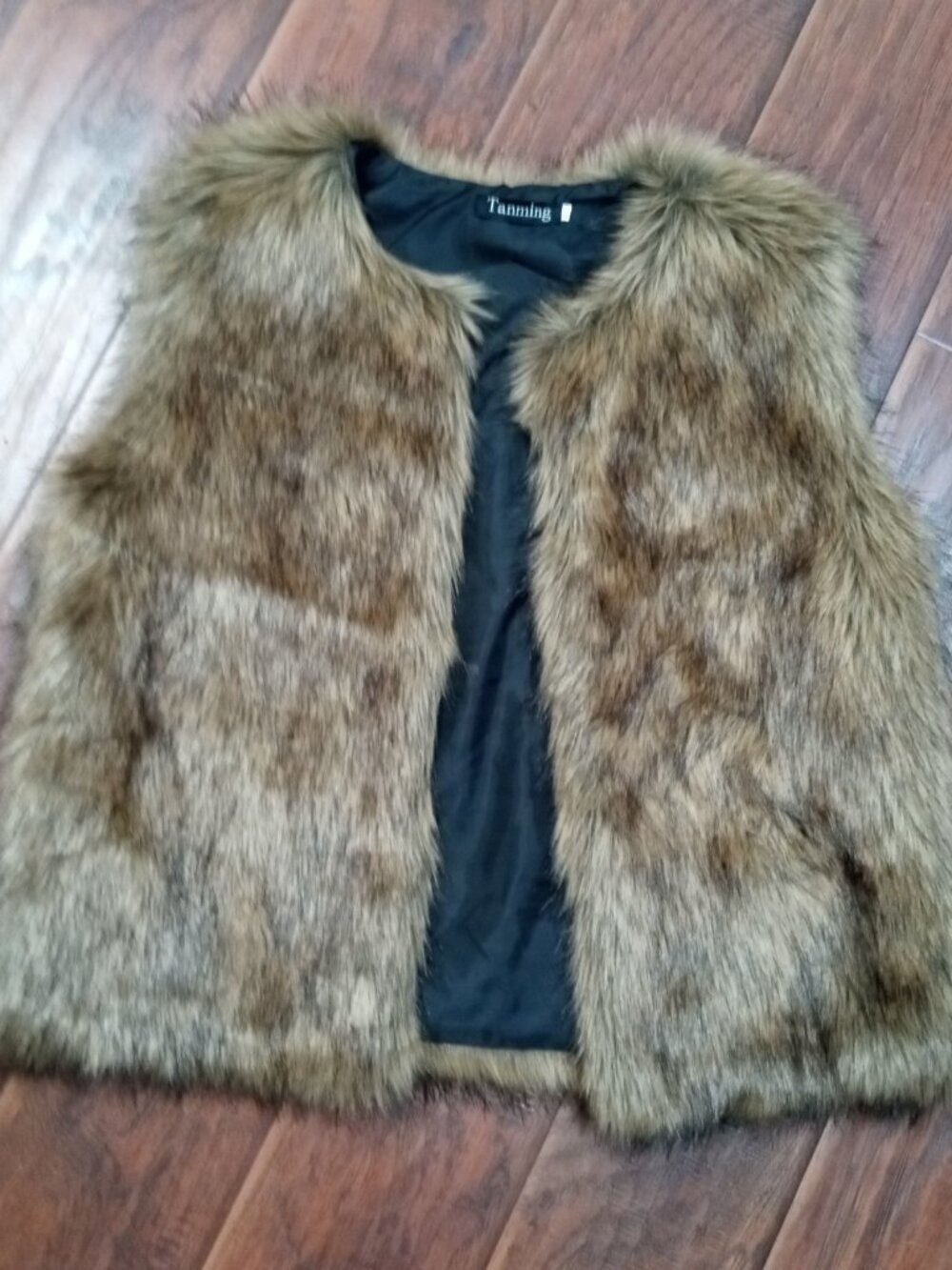 Tanming Women's Size L Fur Jacket